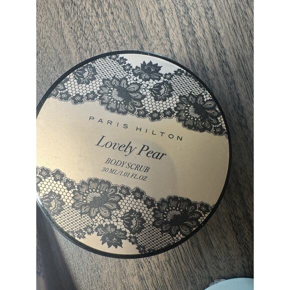 Paris Hilton Lovely Pear Body Scrub – Exfoliating Luxury Skincare 30ml - Picture 1 of 1